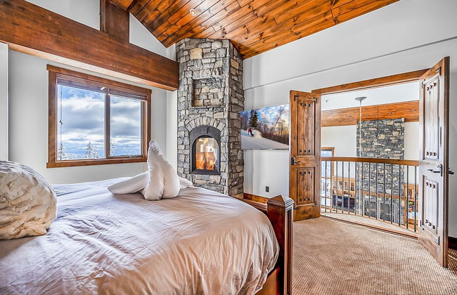 Inuksuk Lodge 4800 sq ft of Excellence - Photo 10