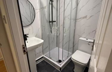 Modern 2 Bedroom Ground Floor Apartment near city centre - Photo 29