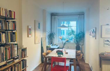 Beautiful Room in Contemporary Altbau ! - Foto 12
