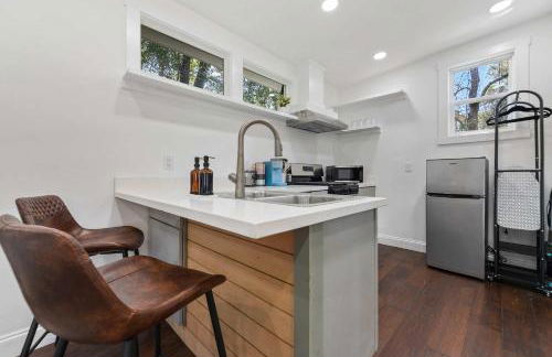 Coastal Cabana Studio - Close to beach and Mississippi City - Photo 11