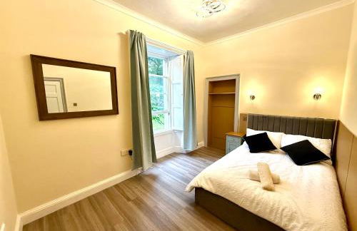 The Handy Hub Luxury Victorian Apartment - Fast WiFi & Central Edinburgh - Photo 9