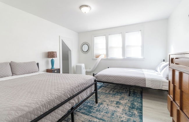 Spacious 4BR Family Home in Detroit Wifi & Parking - Foto 11