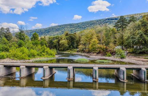 Chesnutt Cabin - Riverfront, Fire Pit, Game Room, Wifi, Screen Porch, View, King Bed - Foto 43