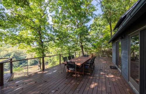 Exclusive Wooded Chalet w Magnificent River Views - Foto 54