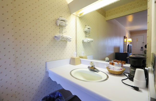 Hotel O Relax Inn Lewisburg near I-64 - Photo 19