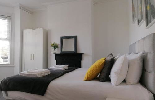 Chester 4 Bedroom House, Contractors & Leisure by Rework Accommodation - Photo 29