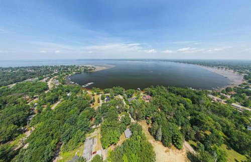 Prudenville Family Home with Game Room and Fire Pit! - Foto 25