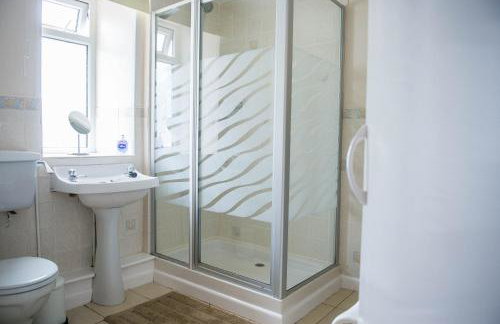 Awel Taf - A well-appointed cottage comfortably accommodates up to six guests - Foto 11