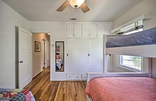 Oceanside Home with Yard - Walk to Beach and Pier - Foto 18