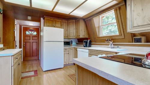 Sierra Nevada Hideaway Cabin with Deck, Mtn Views - Foto 5