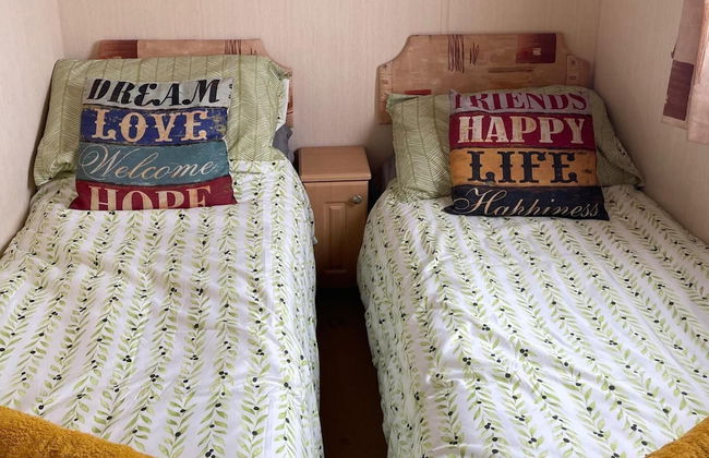 Cozy Camber Caravan 3 Bedroom Retreat With Decking - Foto 2