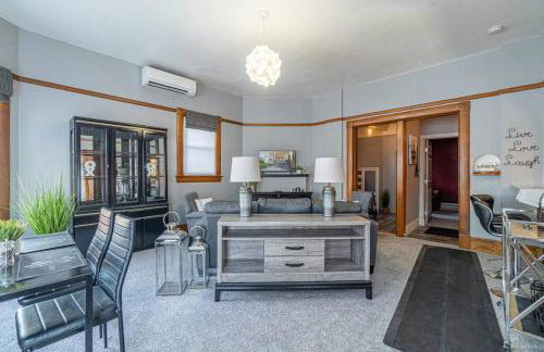 Rustic 3-Bedroom, 1.5-Bath Oasis by Downtown - Foto 1