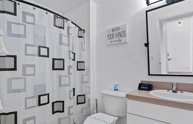 Amazing 3BR 2BA Townhome With Lake View at Terra Verde! - Foto 39