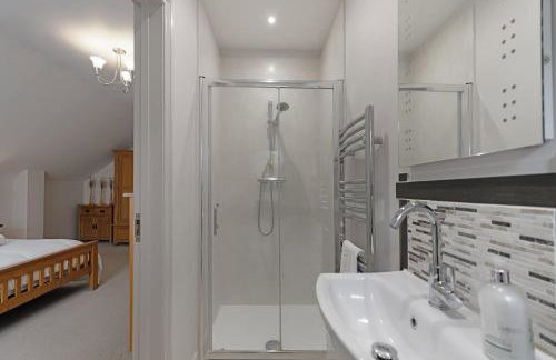 Seven Space - 7 Bedroom Home with Large Garden & Hot Tub - Foto 18