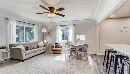 Newly Built 3BD Retreat w Mtn Views & Game Room - Photo 2