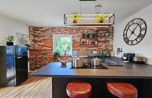 BETTER l industriaI apartment l Heimkino - Foto 3