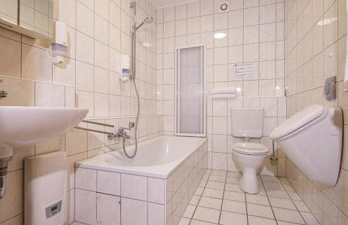 Apartment 4 - Photo 17