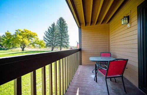 Welcoming Wolf Getaway WL1405 Ski Escape Hot Tub - Foto 30