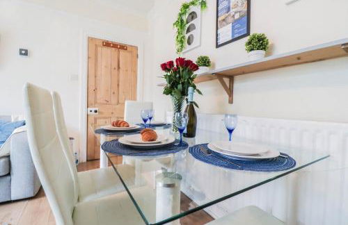 Spacious 4-Bed Home, Perfect Stay with Free WiFi - Foto 44