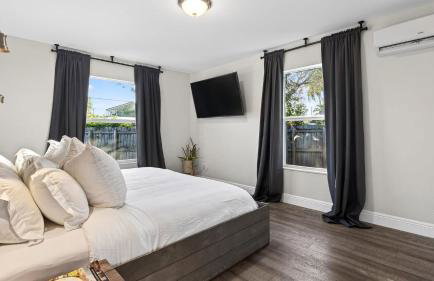 Hot Tub Firepit Deck 10mins to Beach Near Las Olas Middle Terrace Cottage by AvantStay - Foto 24