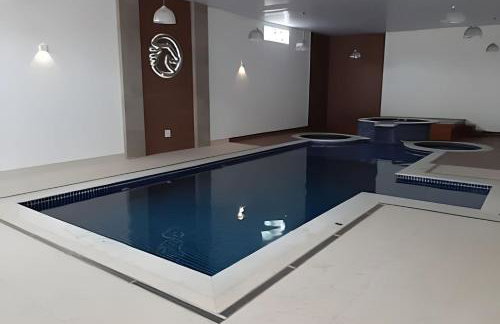 Espaçoso Flat com Varanda no Cavalinho Branco - Foto 12