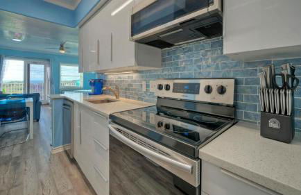 Oceanfront Condo w/ Private Balcony Pool + Tennis Bubbly Blew by Avantstay - Foto 14