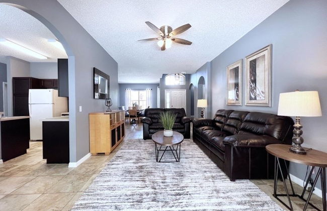 Privacy 4 Bed 3 Bath Pool Home With Spa 4 Bedroom Home by RedAwning - Foto 13