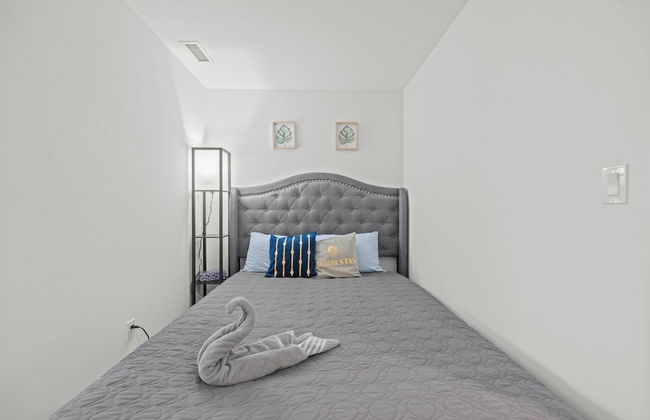 Teahouse Condos in Downtown Toronto - Photo 4