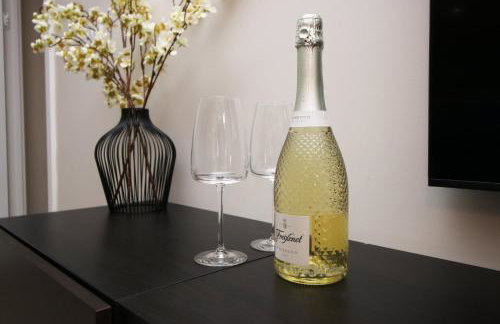 Elegant 2BR w/ Pool Table in Prime Location - Foto 11