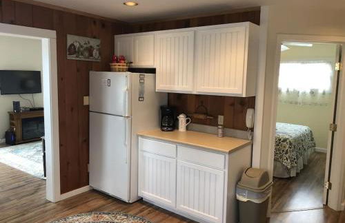 Anthony Beach - Seneca Lakefront Retreat w Covered Dock Lounge Area - Hot Tub & Fire Pit - Pets OK - Foto 9