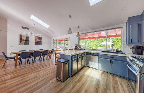 The Pink House - Palm Springs Gem with Private Pool & BBQ - Foto 42