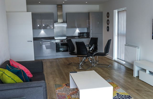 Exquisite One Bed Apartment - Photo 17