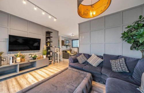 Comfy Stylish Unit Near Canary Wharf l Top Floor Ideal for Business and Leisure Privacy l No Minimum Stay I - Photo 19