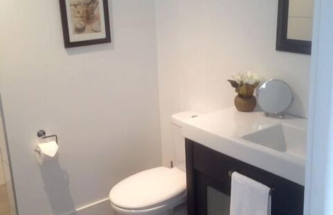 The Lakeview House Apartment - Photo 10