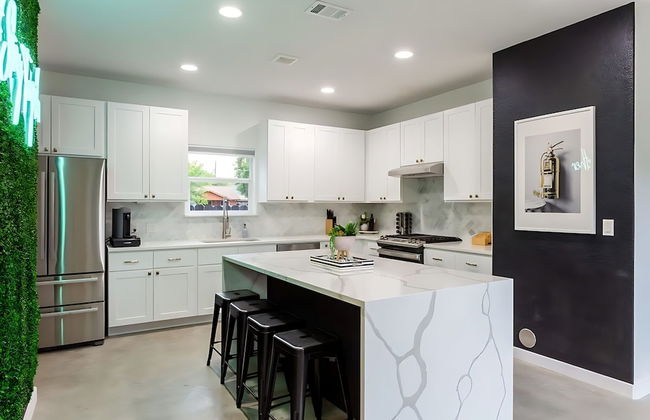 Pool Hottub Magic School Bus 5 Mins to Downtown - Photo 19