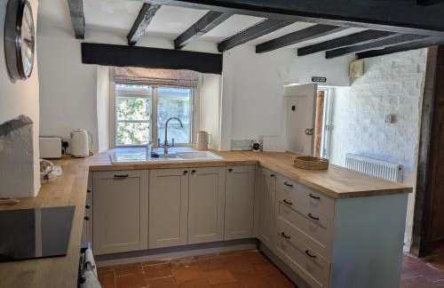 Period Thatched Cottage Towcester - Photo 18