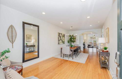 Rhythm & Rest Group Stay with Grill & Cozy Fireplace - Foto 6