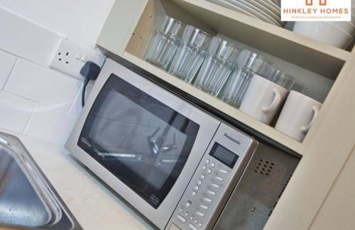 Centrally Tucked Away Private 4bed - Free parking! By Hinkley Homes Short Lets & Serviced Accommodation - Foto 6