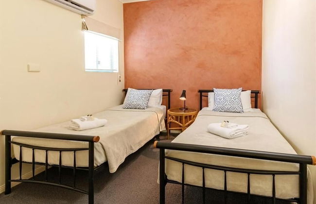 Mid City Luxury Suites - Photo 9