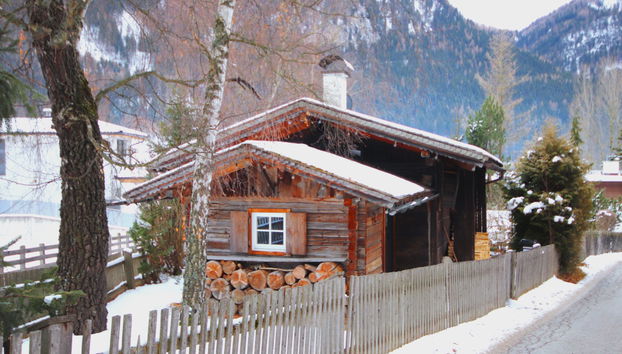 Hüttl - Foto 2, House