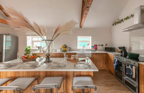 Stunning 5-bed Barn Conversion in Newark-on-Trent by Renzo, Beautiful Surroundings, Sleeps 10! - Foto 12