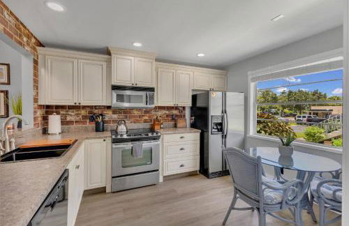 Ground Level and End Condo Unit - Quiet 2 Bedrooms and 1 Bath - Foto 11