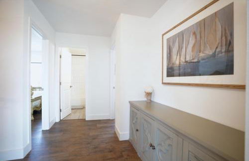 Stunning Waterfront 3BR Retreat - Perfect Getaway - Foto 34