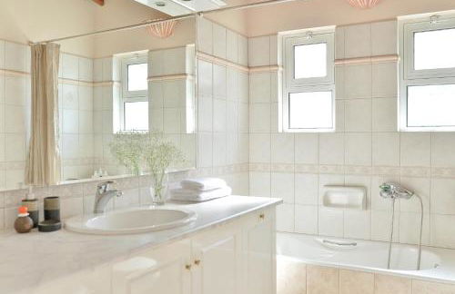 Domelia's Luxury Apartments near Airport & beach - Foto 13