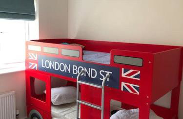 4 bedroom luxurious detached home - Photo 8