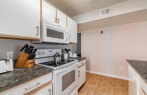 LOVE AT FIRST SIGHT! NEW Disney Home, Sleeps 6, Pool, Patio, NO Steps, LOW Rates! - Foto 51