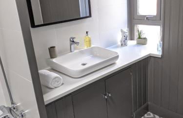 Central Hawick spacious stylish flat with log burner - Foto 9