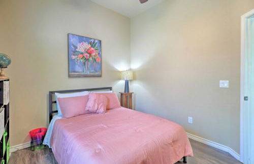 Unwind Fireside! Harker Family Retreat with Yard - Foto 19