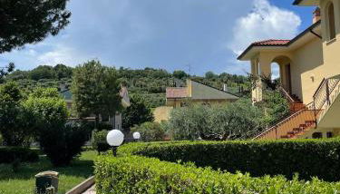 Pineto - vicino al mare, lontano dalla ferrovia - Photo 2, Garden