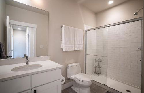 Cozy Downtown Condo with Jacuzzi 5 Min to Resort - Foto 8